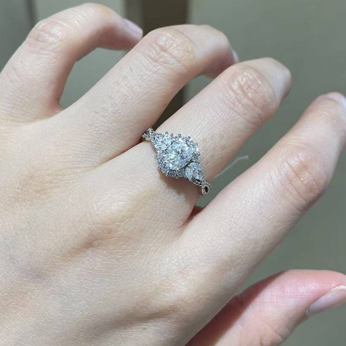 Light Luxury Egg shaped Women's Ring S925 Silver Plated Platinum Customized Selection Main Stone Moissanite 1.0ct/Secondary Stone High Carbon Diamond
